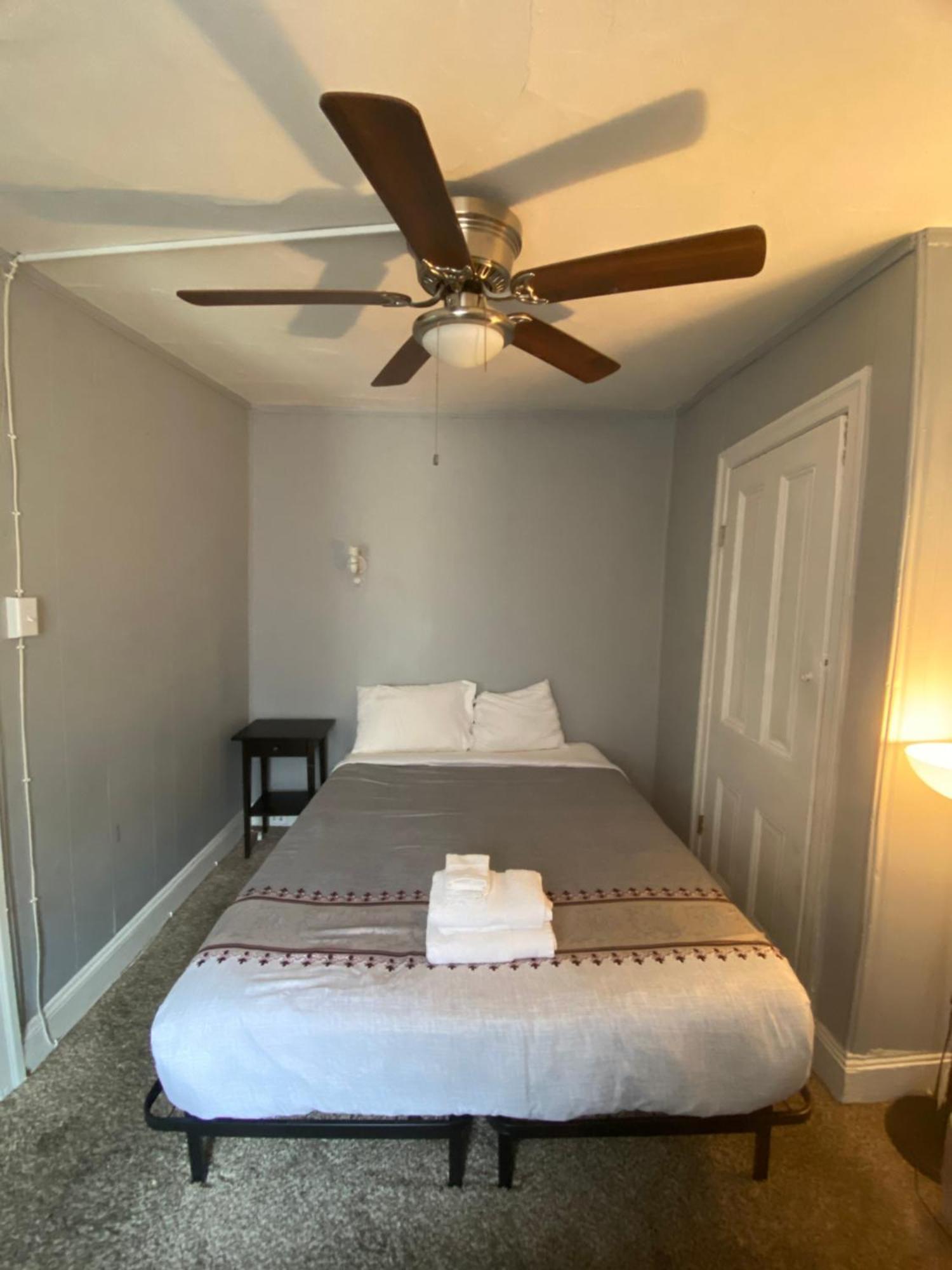 Clover 2900 - Apartment And Rooms With Private Bathroom Near Washington Ave South Philly Φιλαδέλφεια Δωμάτιο φωτογραφία